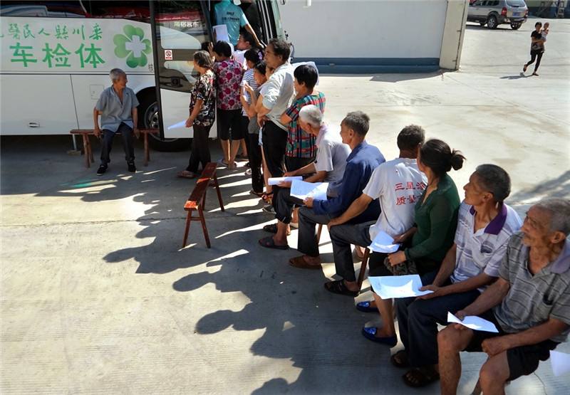 igao视频在线入口 移动体检车造福人民群众，生产厂家为健康护航02